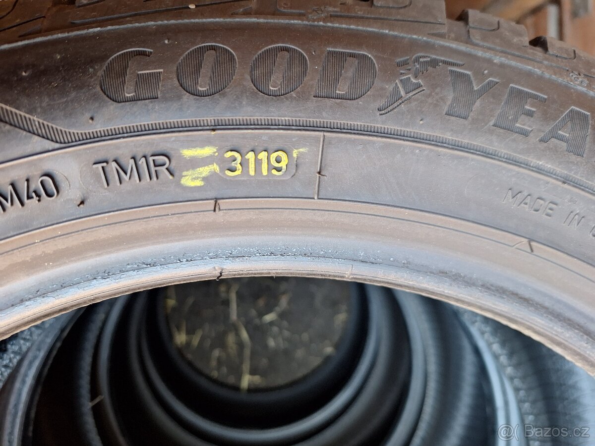 Prodám zimní pneu 225/50/17 Goodyear - 7