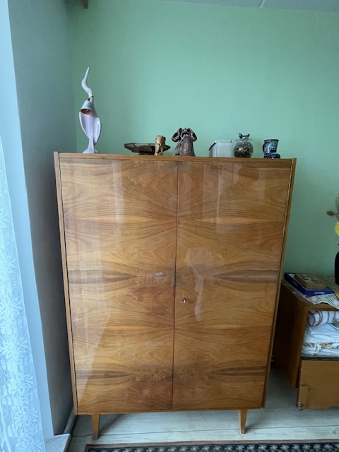 Starý nábytek a šicí stroj Minerva - 7