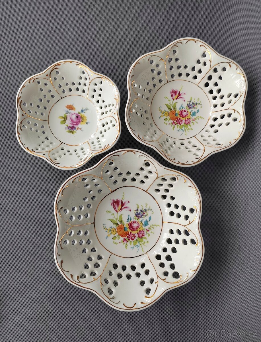 Sada krásných prolamovaných porcelánových košíku - 7