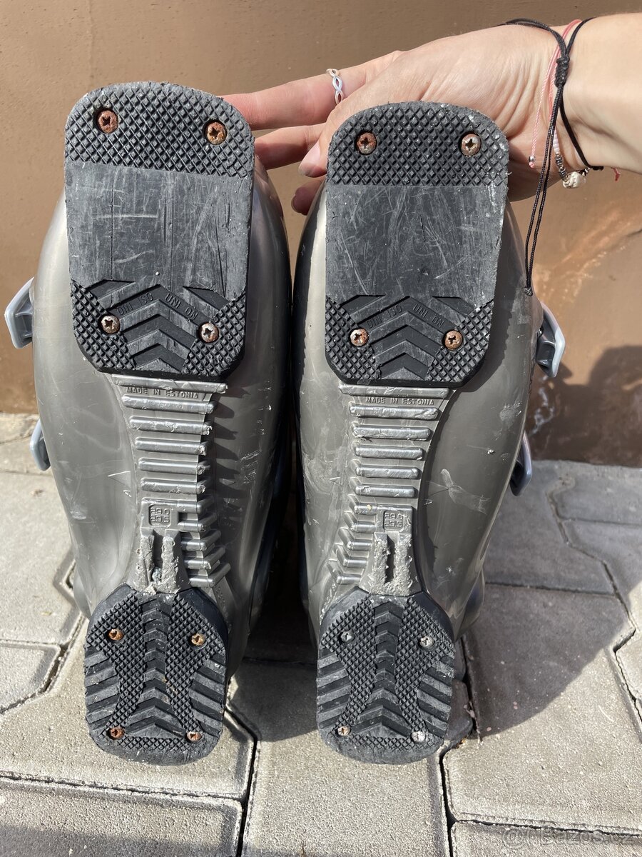 Šedočervený set na lyžování - 7