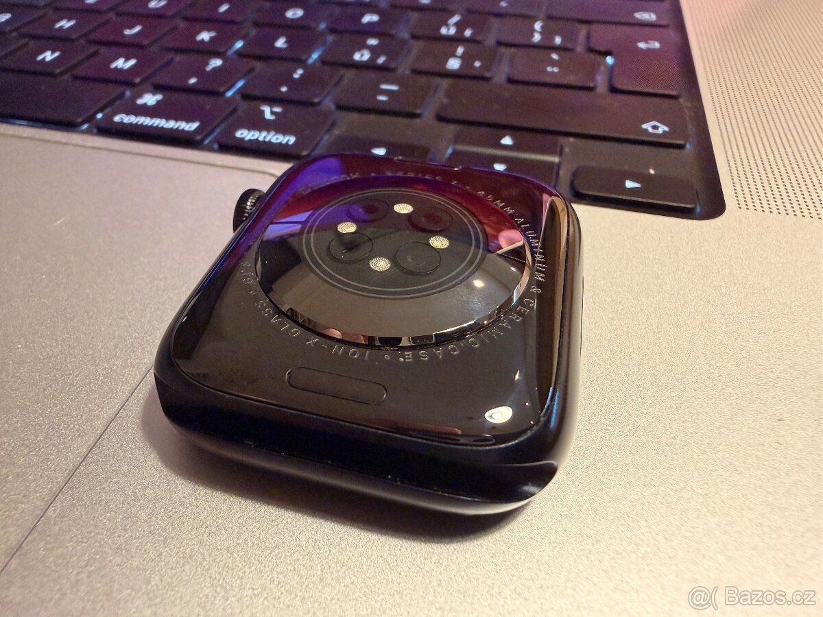 Apple Watch Series 7 – 45mm Midnight GPS + sportovní řemínek - 7