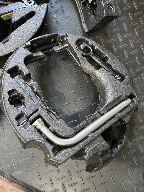 Vložka s příslušenstvím do dojezdového kola, rezervy - 7