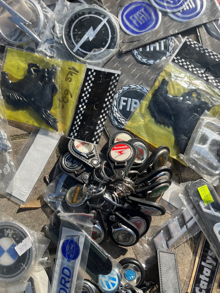 Autopotřeby, klíčenky, znaky, samolepky - 7