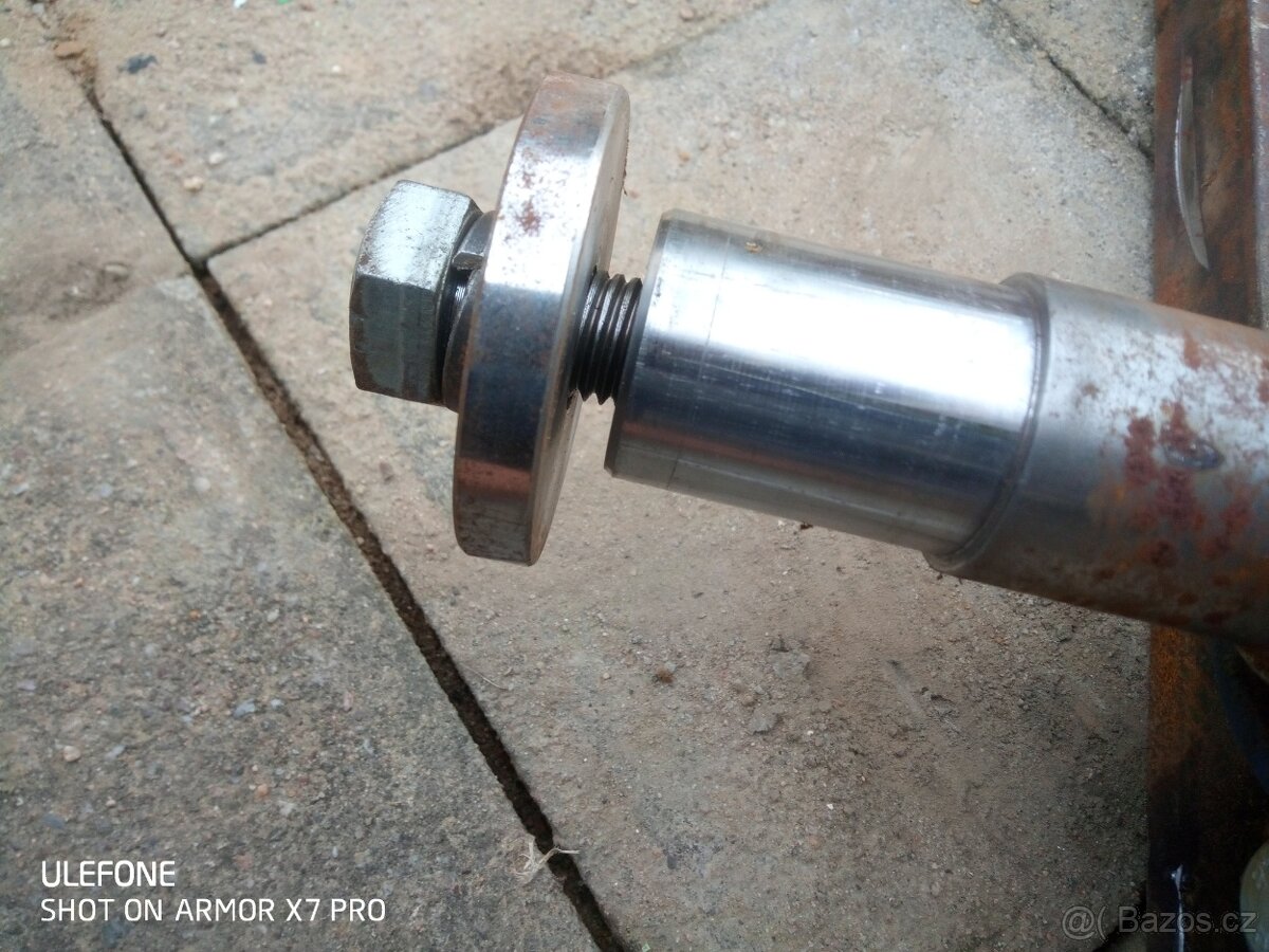 Ložiskové domečky + hřídel - 7