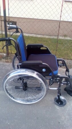 INVALIDNÍ VOZÍK-46CM-ODLEHČEN-BRZDY PRO DOPROVOD - 7