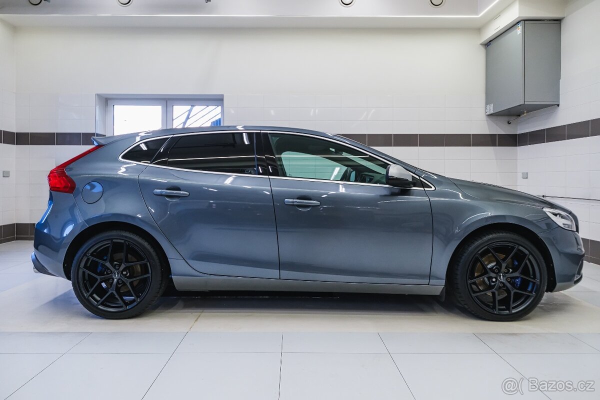 Volvo V40 2018 D3 110kW R-design nez.topení,LED,tažné zař. - 7