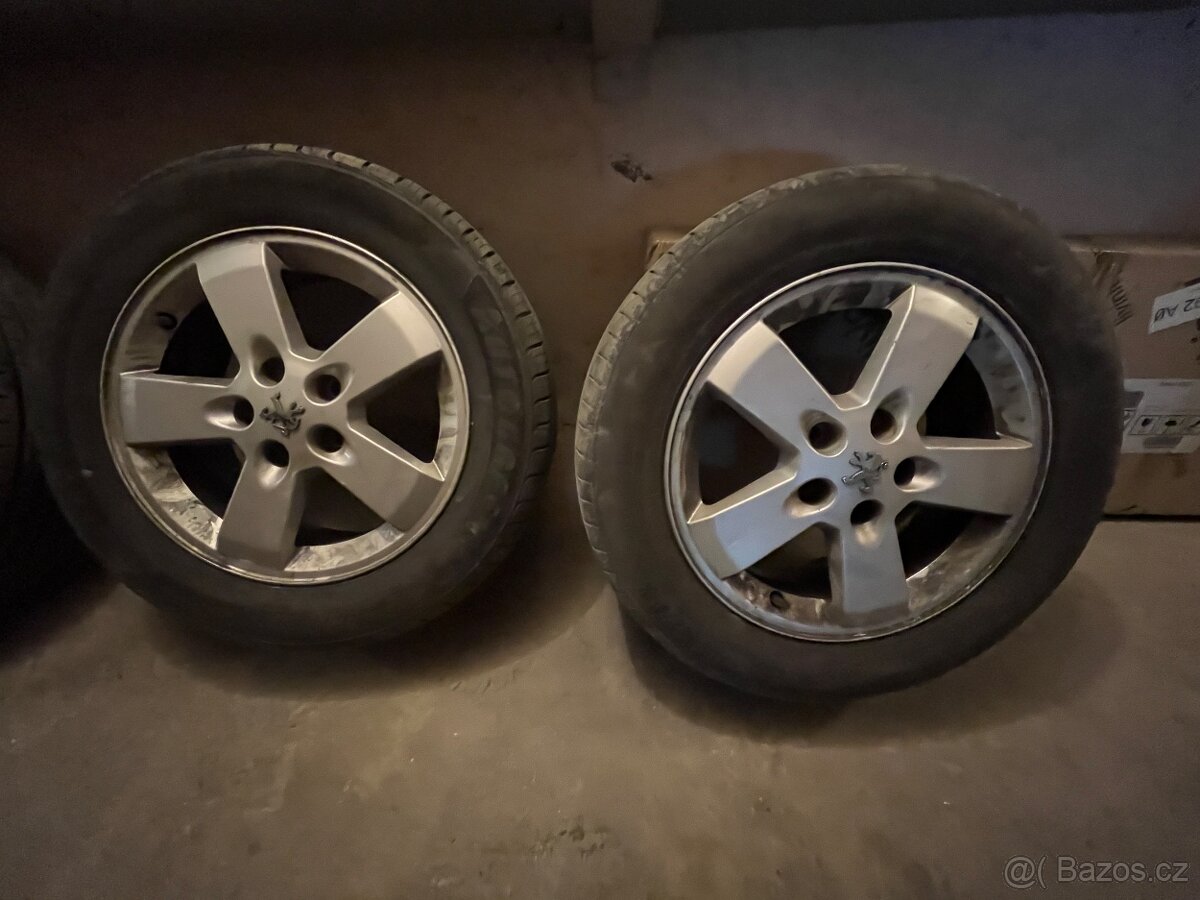Pneu 205 /60 R16 - 7