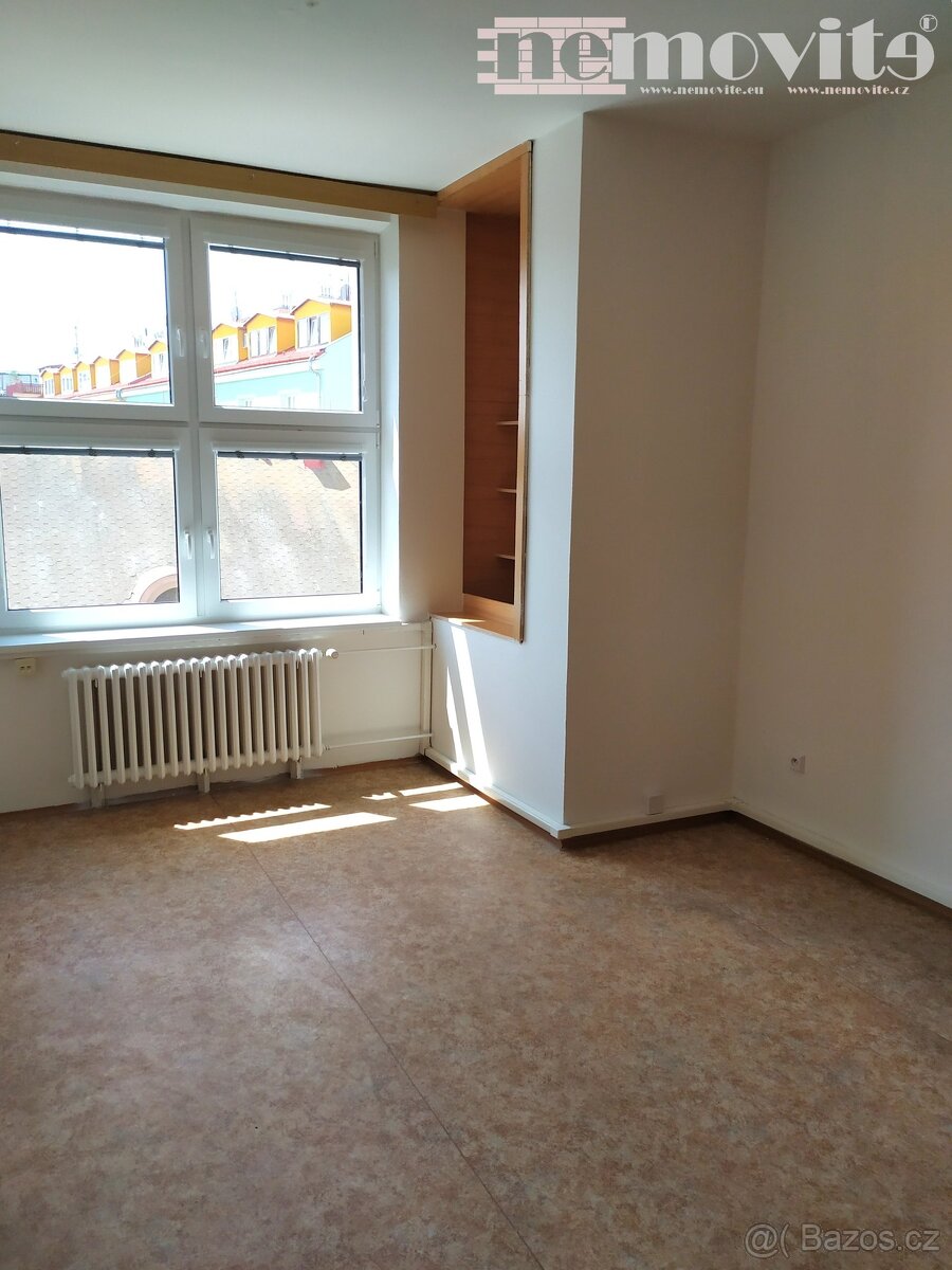 Pronájem kancelářských prostor v administrativní budově - H - 7