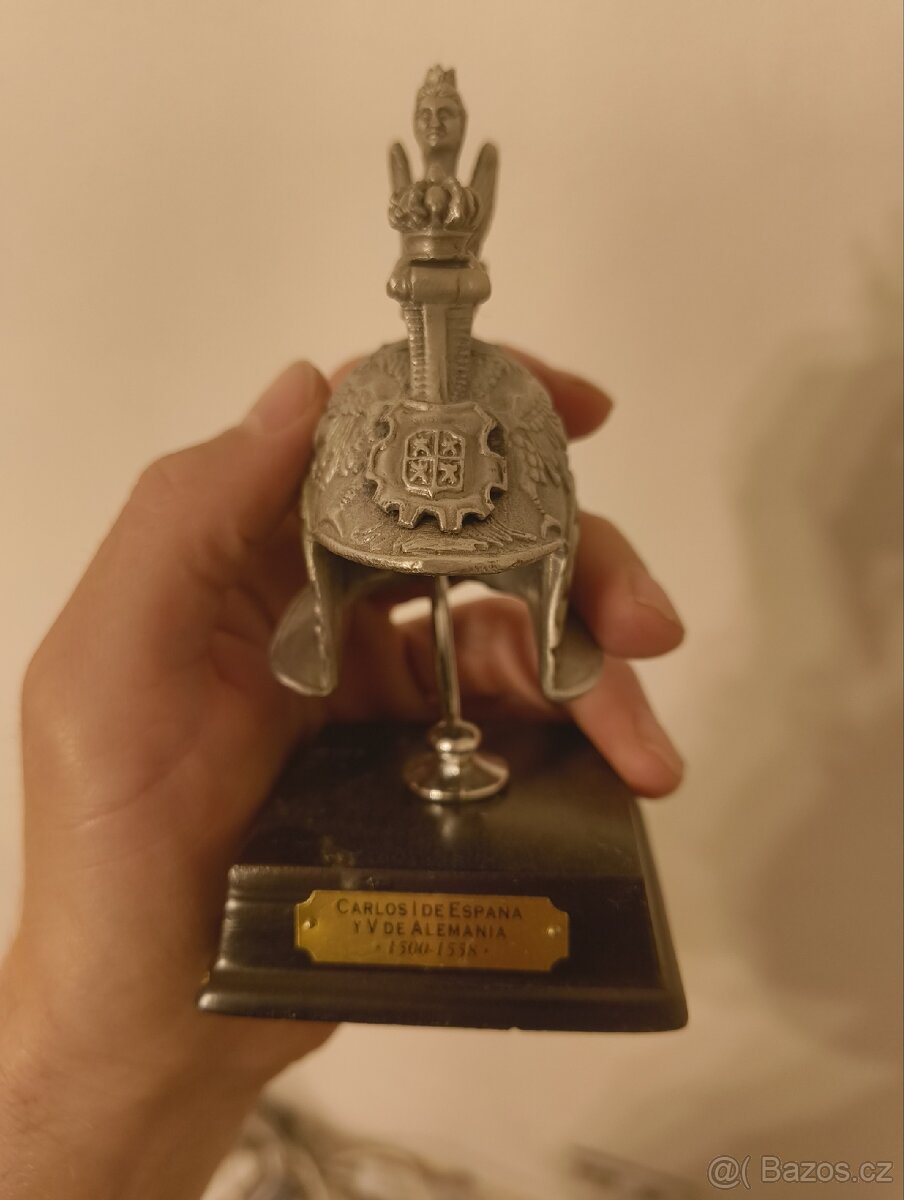 Sběratelské miniatury historických přileb (8 kusů) - 7