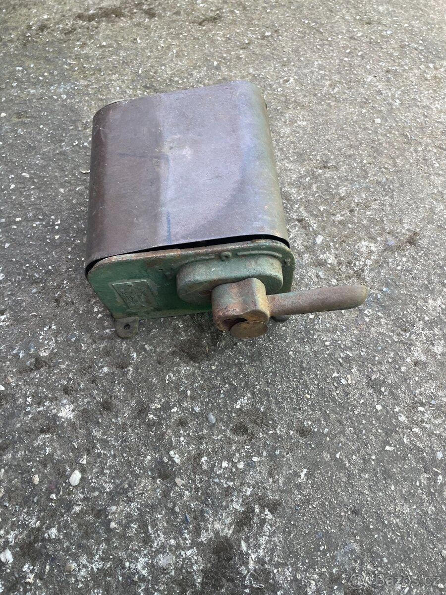 Prodám historický třífázový vypínač Škoda 25A/500V - 7