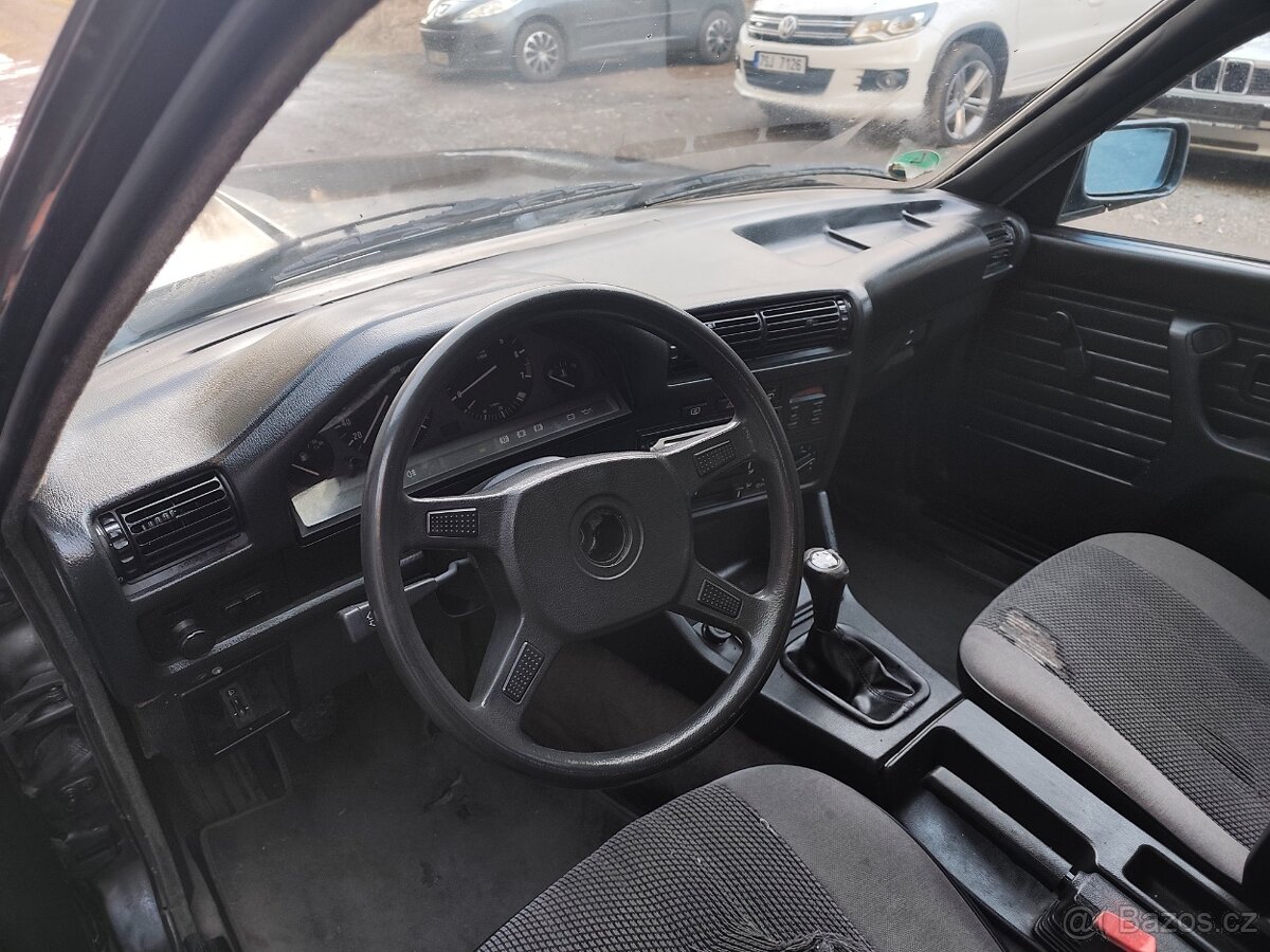 Bmw e30 318i touring - 7