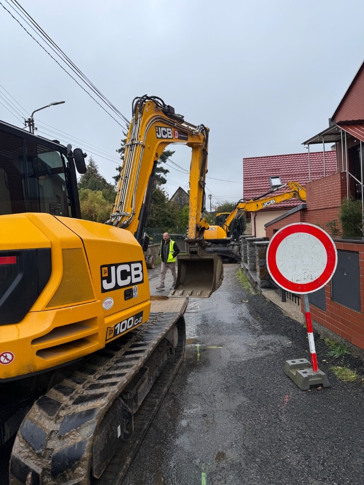 Hledáme šikovné strojníky – bagristy - 7