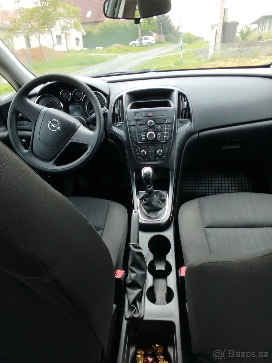 Opel Astra kombi benzín 1.4 - 7