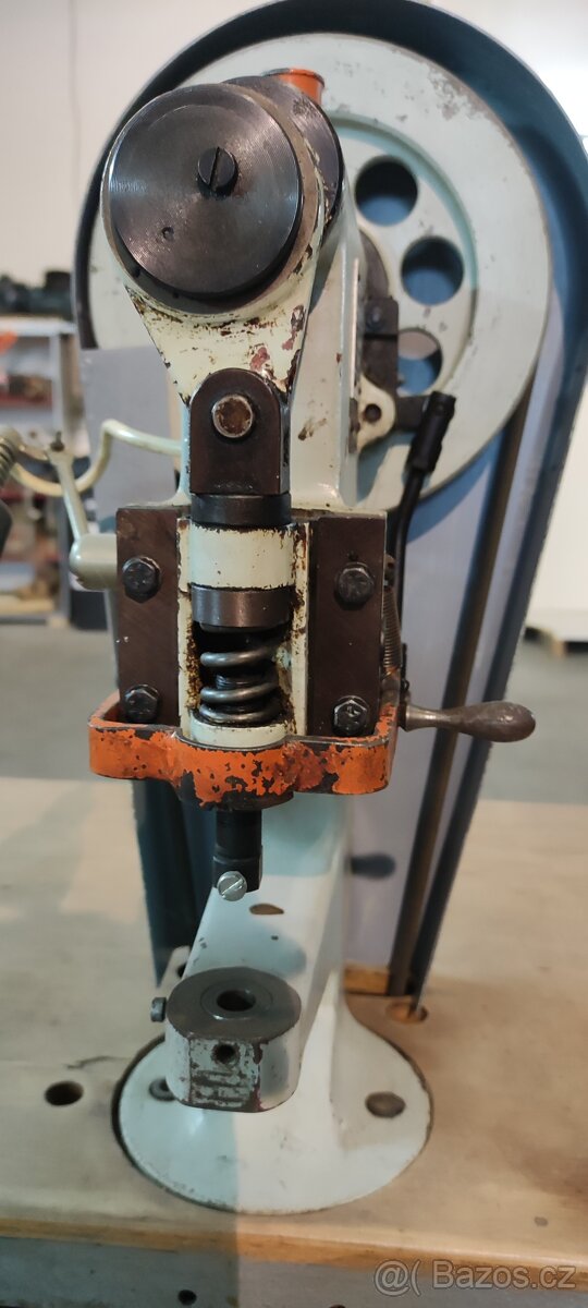 Děrovačka, kroužkovačka, nýtovačka Sázavan. - 7