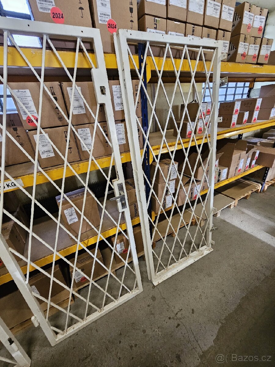 3ks kovové + 1ks nůžkové mříže - 7