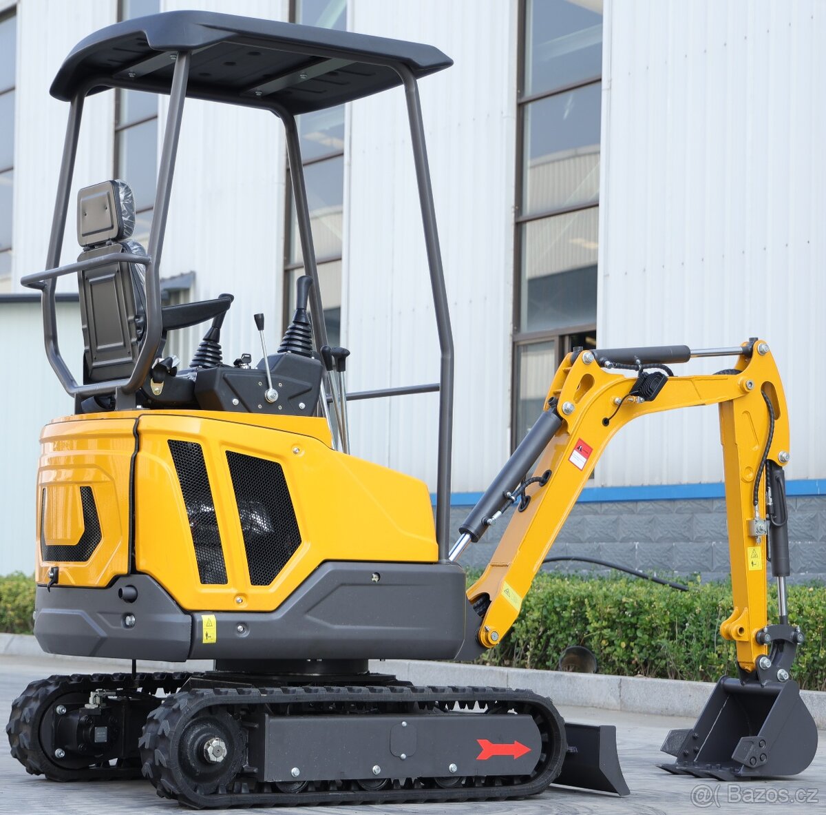 Minibagr 1,6t – Laidong 16kW, joysticky, hodně příslušenství - 7