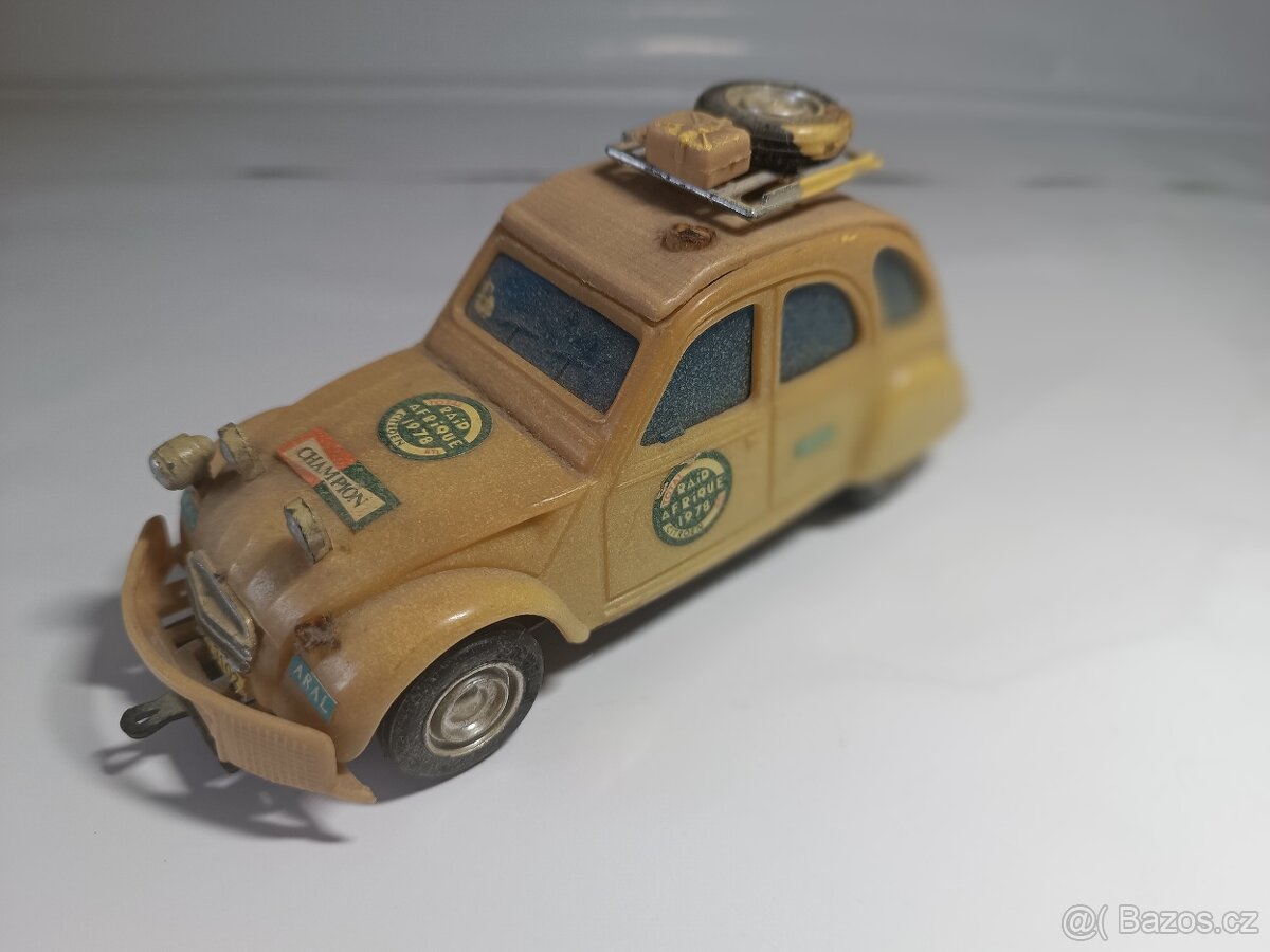 Plastový Citroen 2CV "kachna" "Raid Afrique 1978" - 7