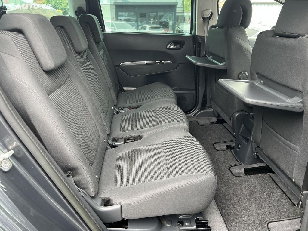 🚗 Peugeot 5008 2.0HDi NAVI KAMERA TAŽNÉ ALU - 7