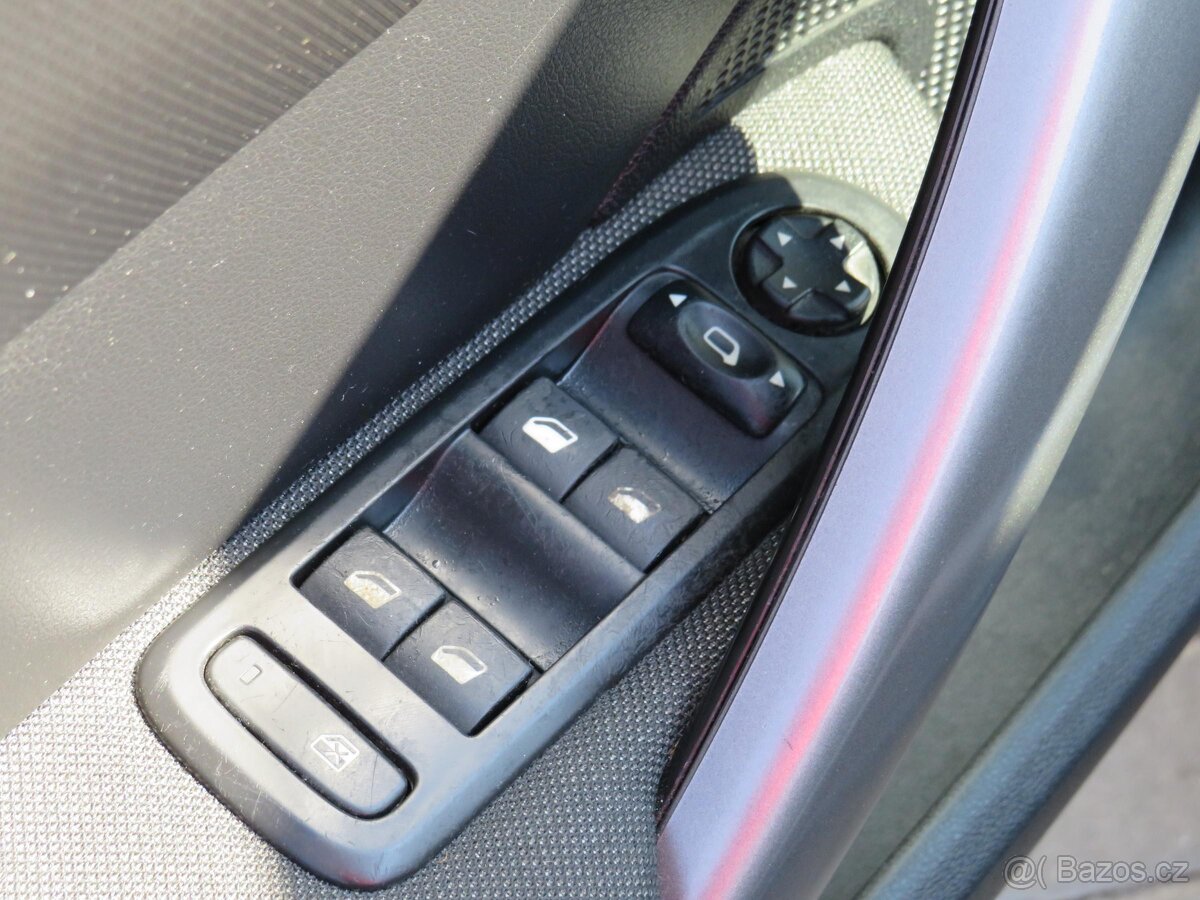 Peugeot 308 1.6i , 88 kW benzín, 2011 - 7