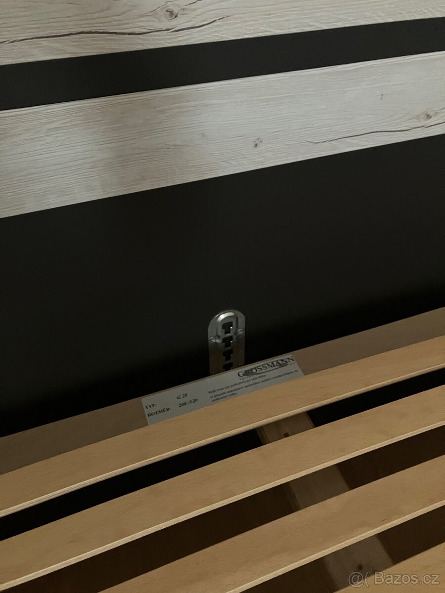 Postel s roštem + noční stolek - 7