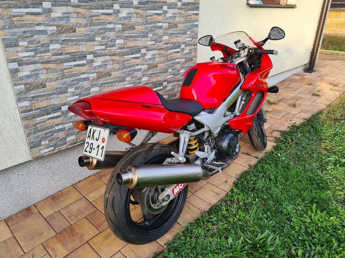 Honda VTR 1000 Firestorm - 7