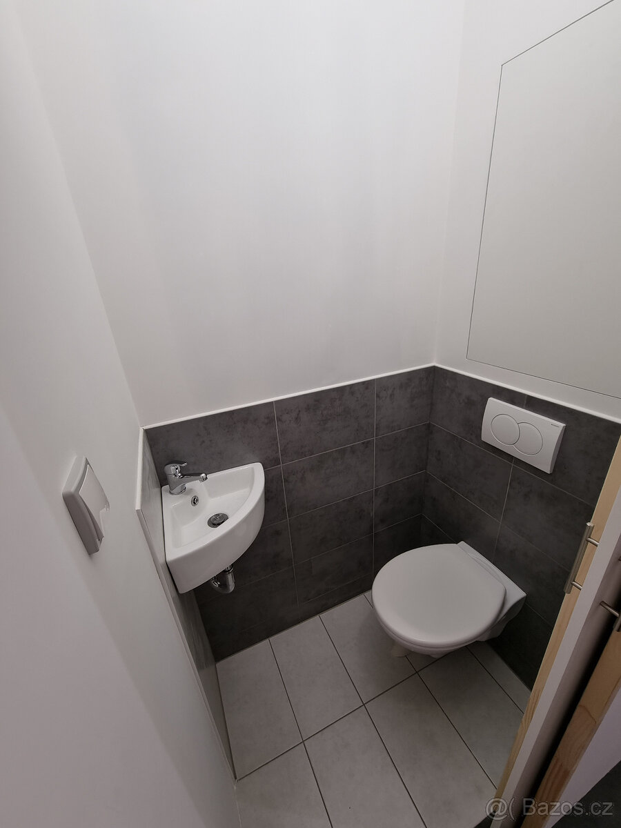 Pronájem bytu 1+1 ve Vsetíně, 46m2 + 6m2 dvě zasklené lodžie - 7