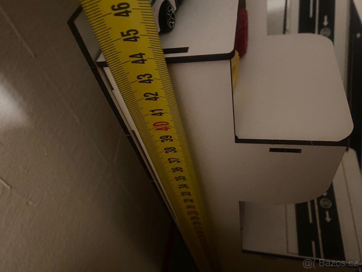 Dřevěná polička garáž pro autíčka - 7