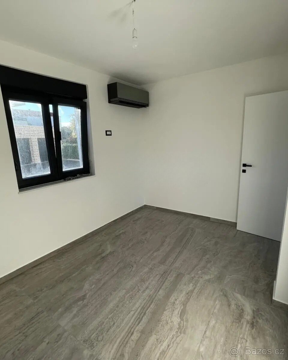 CHORVATSKO: Moderní apartmán v novostavbě u Šibeniku - 7