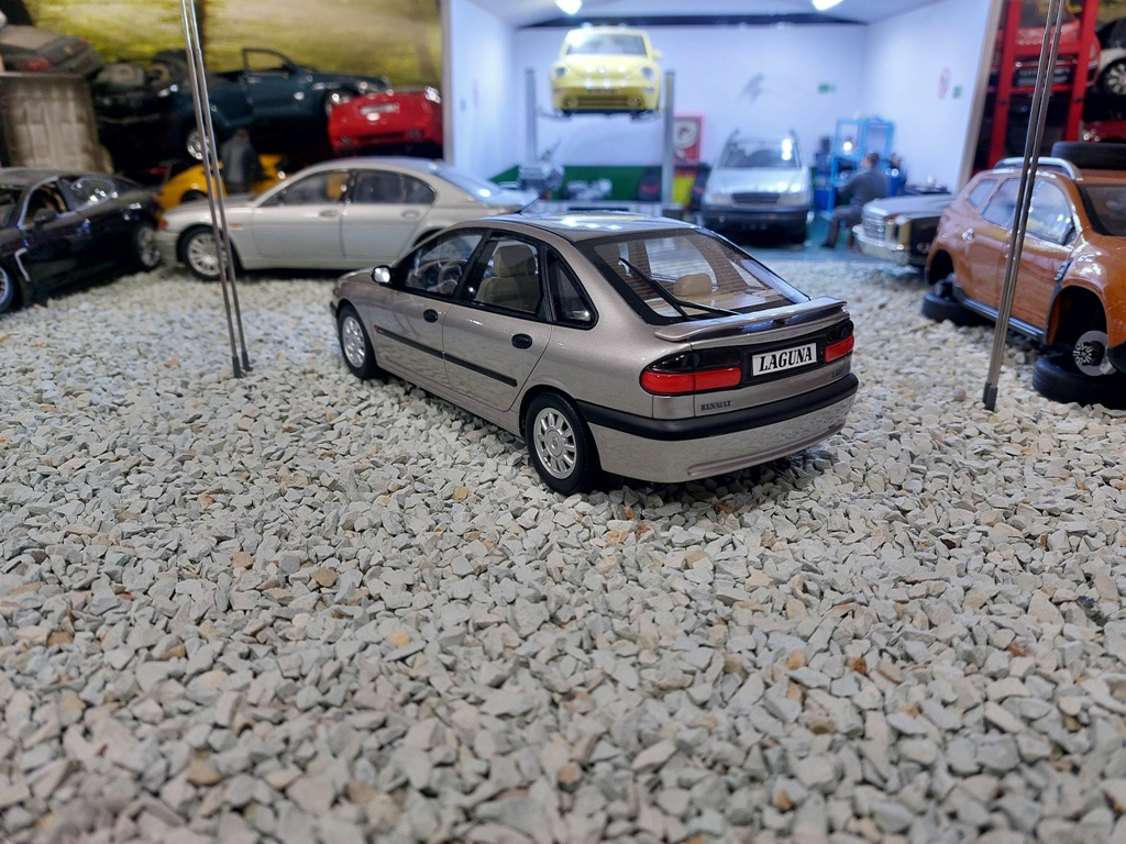 model auta Renault Laguna 1996 Baccara Otto mobile 1:18 - 7