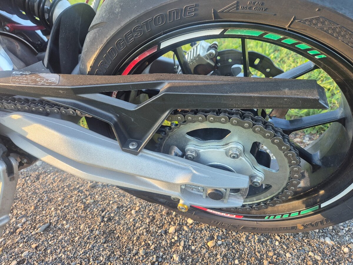 Aprilia Dorsoduro 750 - 7