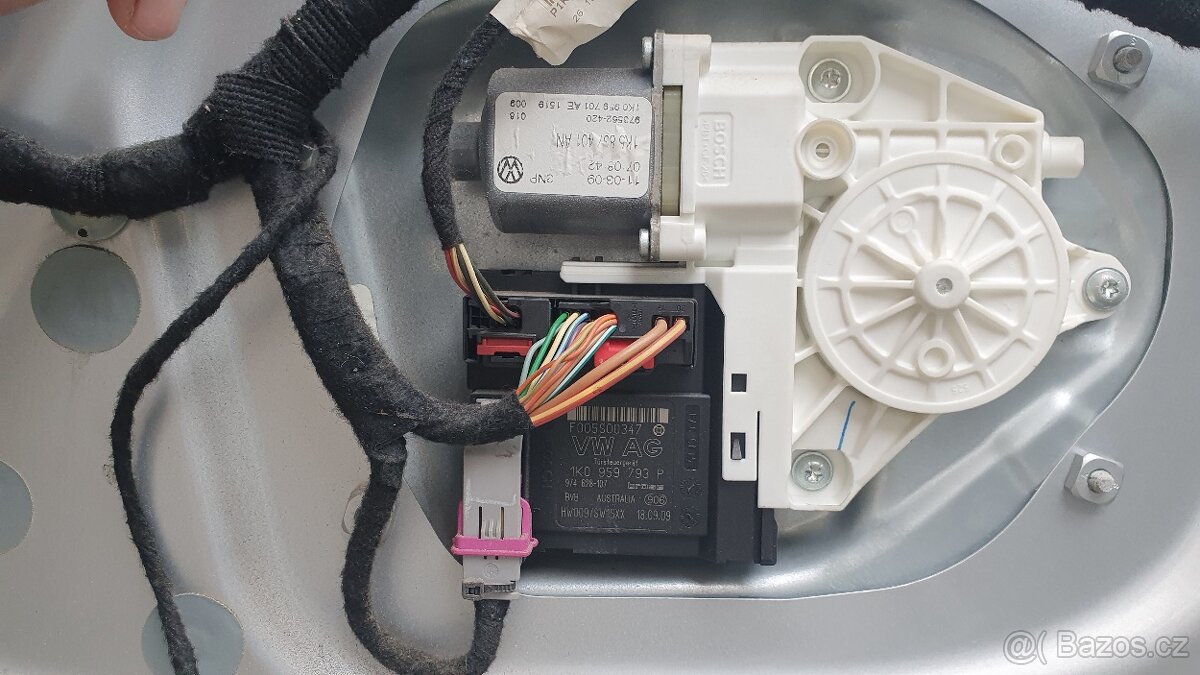 VW Golf 5, Jetta,Octavia 2, interiér, kapota aj. - 7