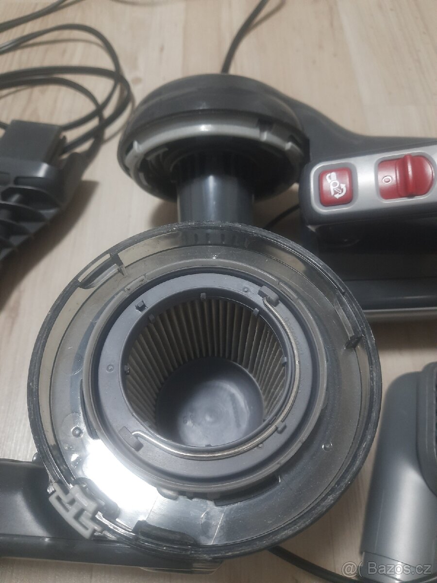 Ruční vysavač Black Decker - 7