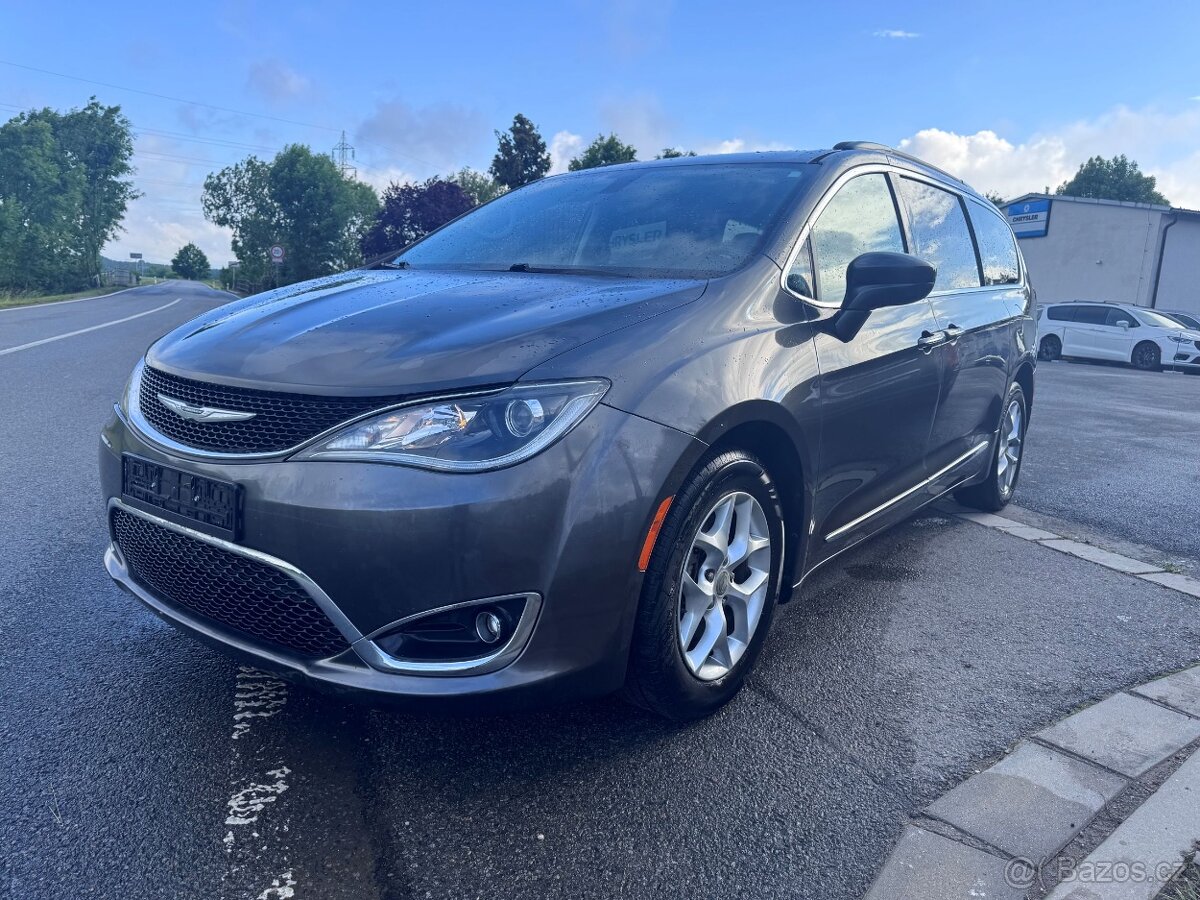 Chrysler Pacifica 3,6 RU Touring L 8 míst 2017 - 7