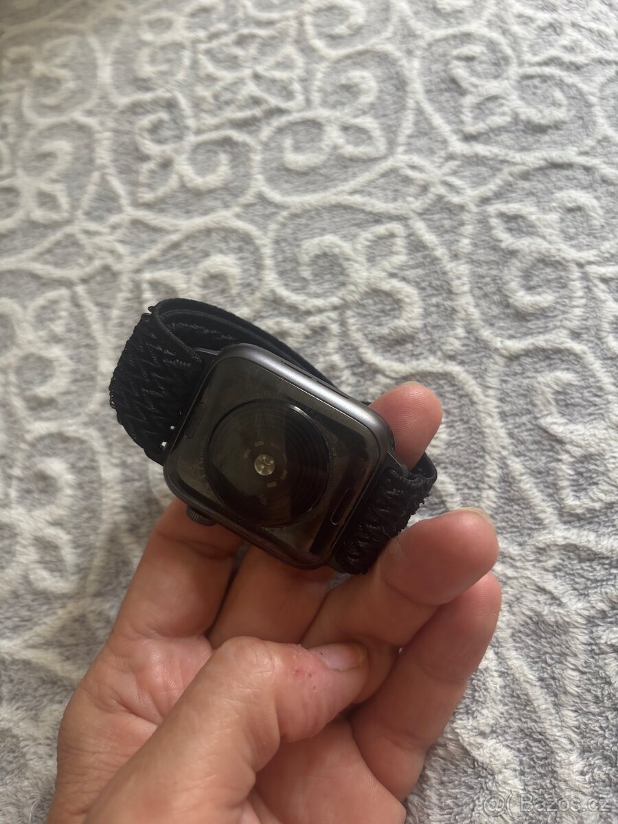 Apple Watch SE 1. Generace - 7