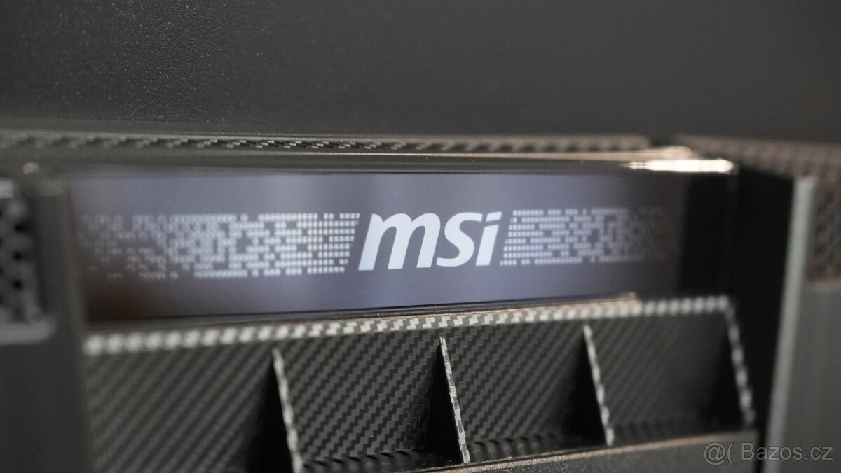 4K OLED 27" monitor MSI - výborný stav, záruka - 7