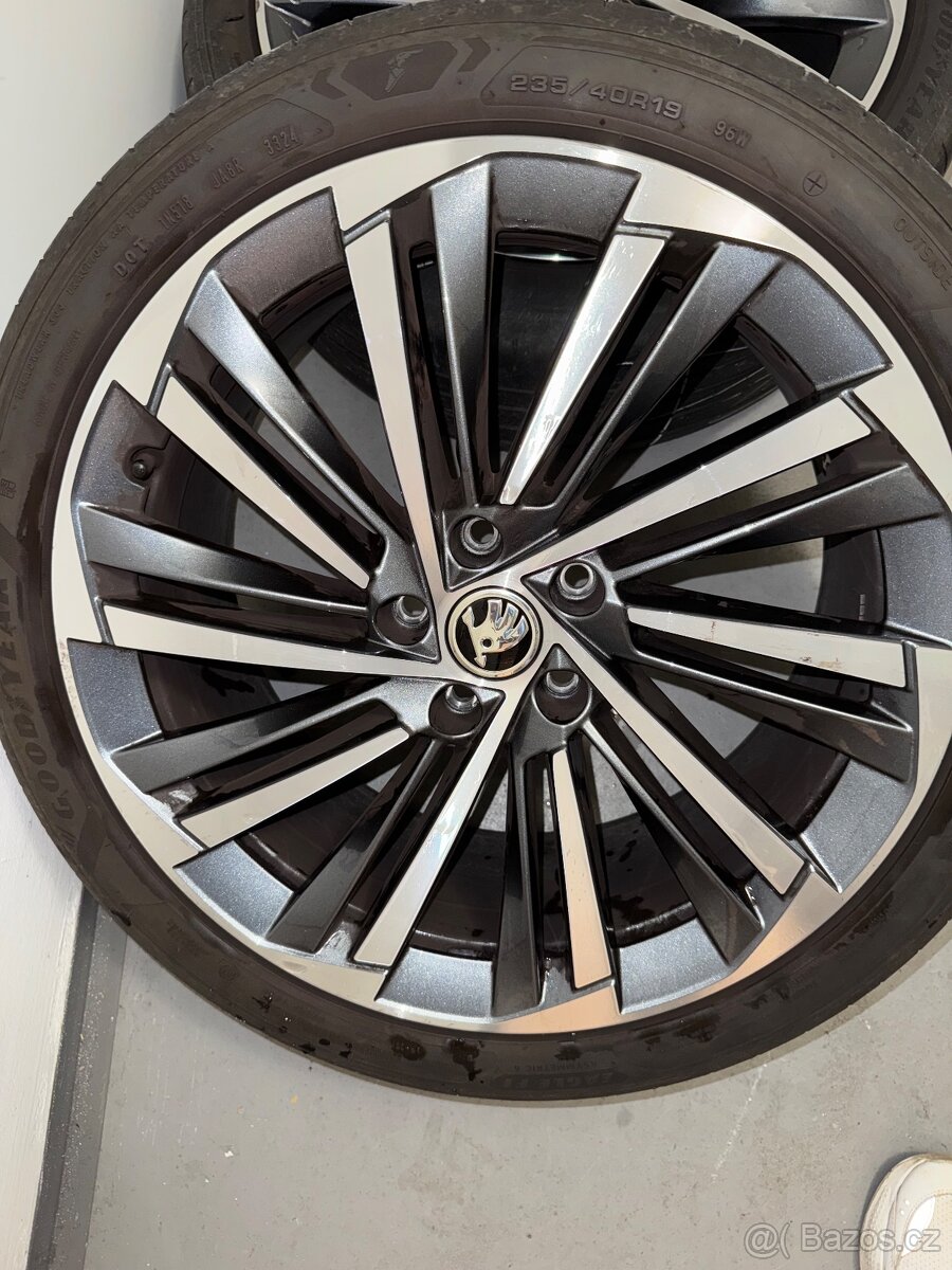 Prodám kompletní sadu letních kol pro Škoda superb - 7