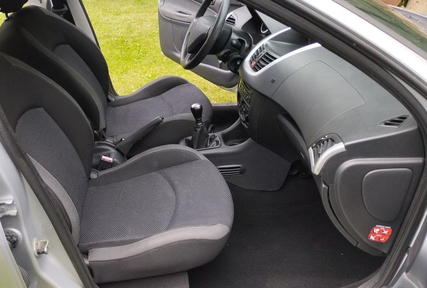Peugeot 206+ 1.1 44kW benzín - 7
