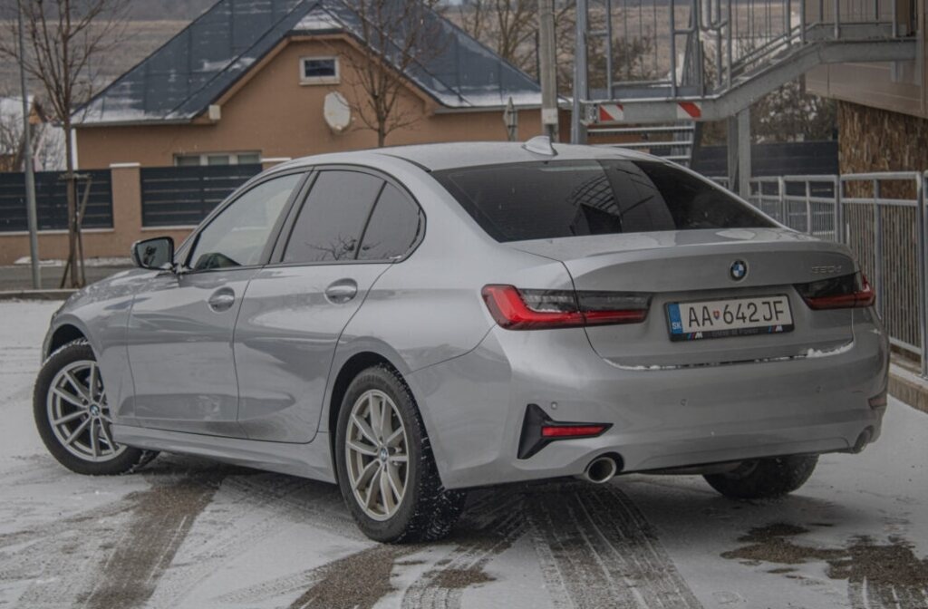BMW Rad 3 320d Advantage A/T RWD - 7