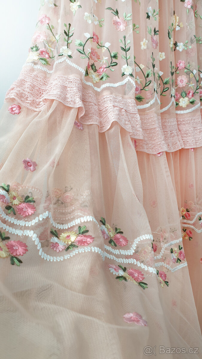 Luxusní merunkové vyšívané šaty - 7