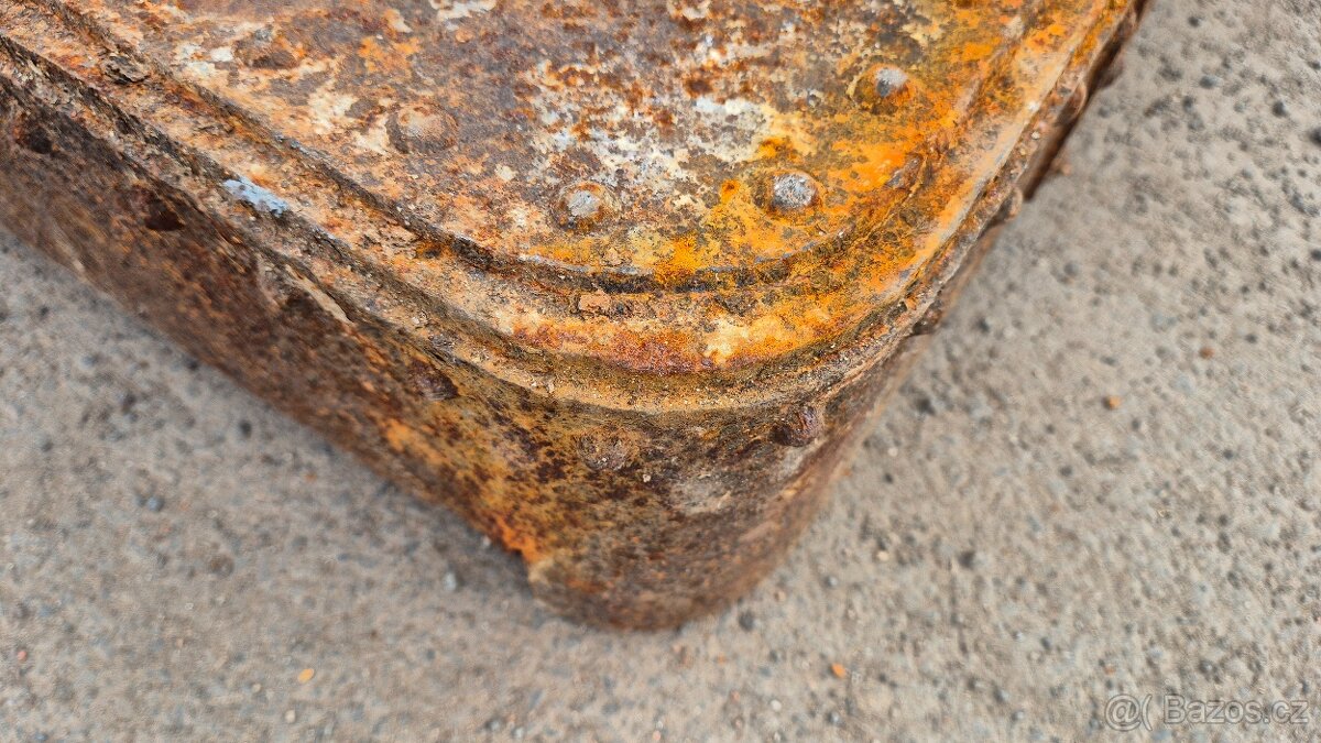 Železné nýtované plechy - 7