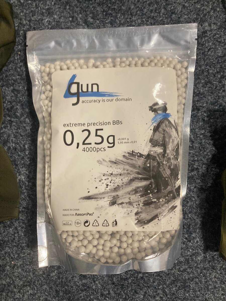 Airsoftová zbraň CYMA M4 - 7