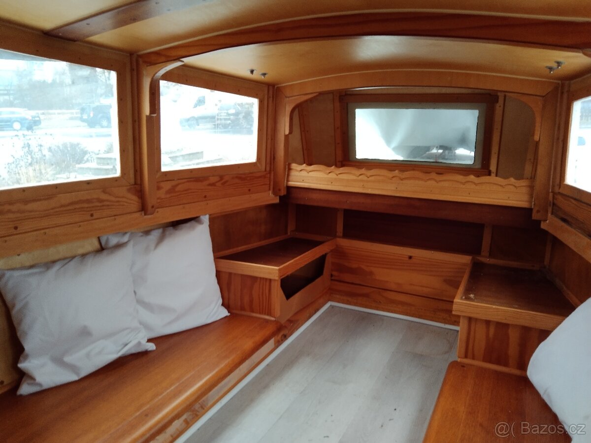 Kajutová loď s motorem - 7