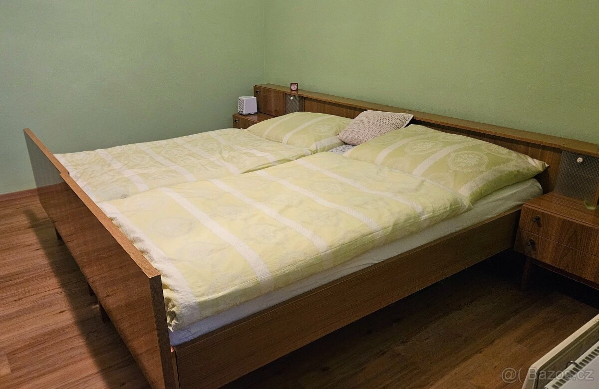 Manželská postel s nočními stolky - 7
