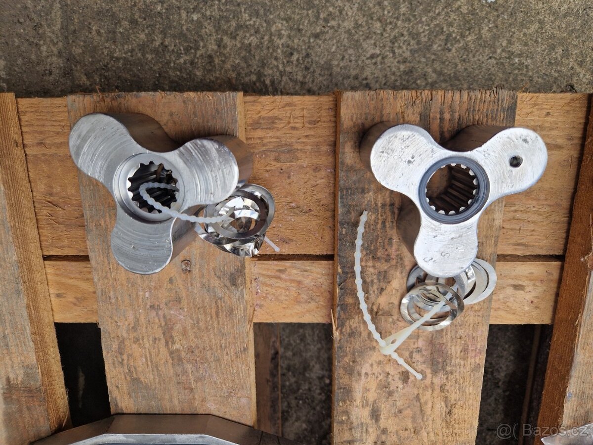 SPX Flow Model TL2 nerezové objemové/piškotové čerpadlo - 7