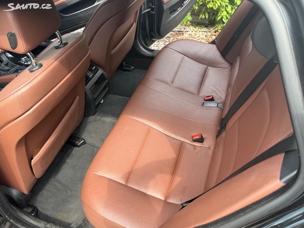 BMW Řada 5, BMW 520D - 7