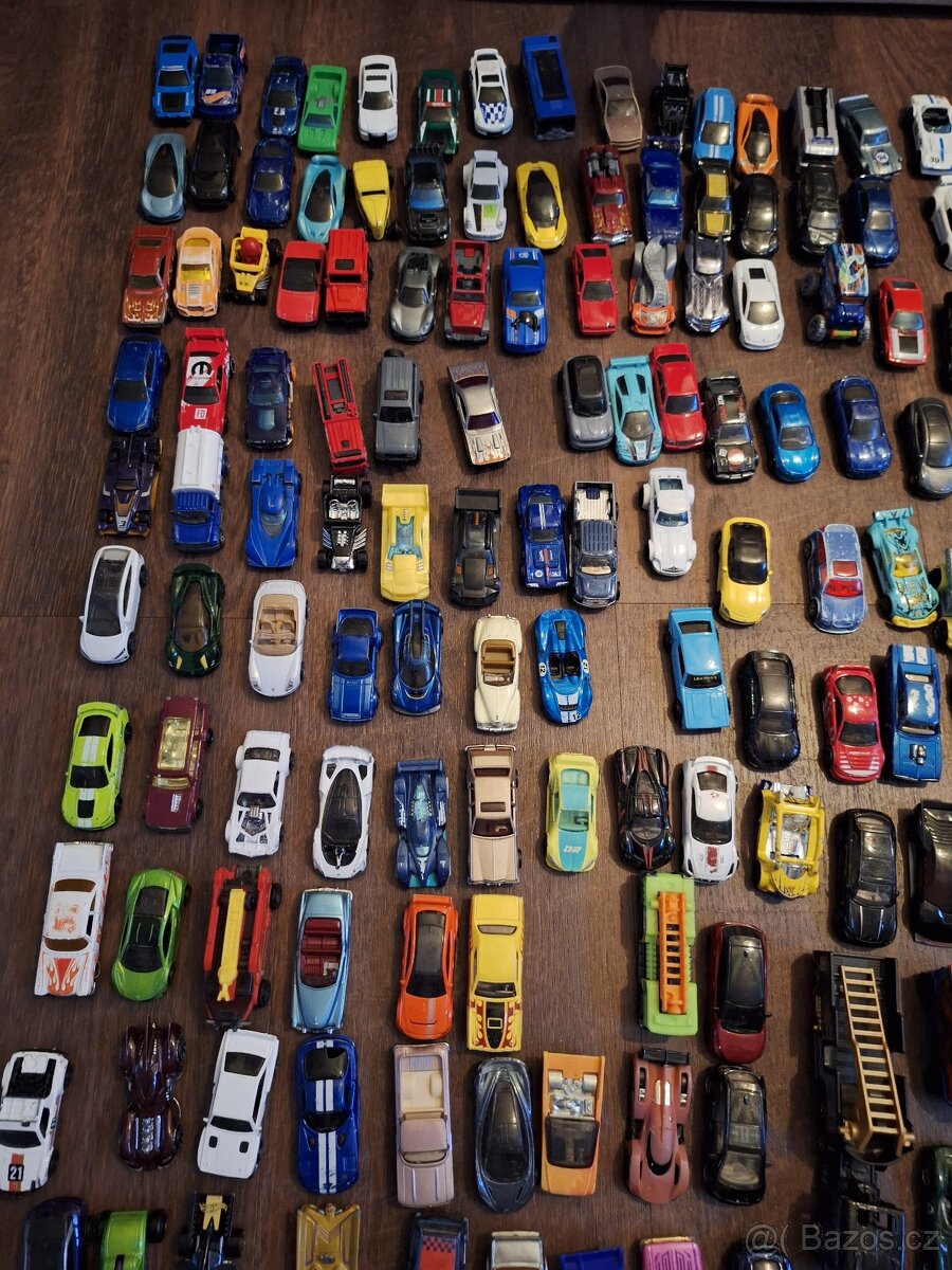 Hotwheels a matchbox autíčka - 324 ks - 7