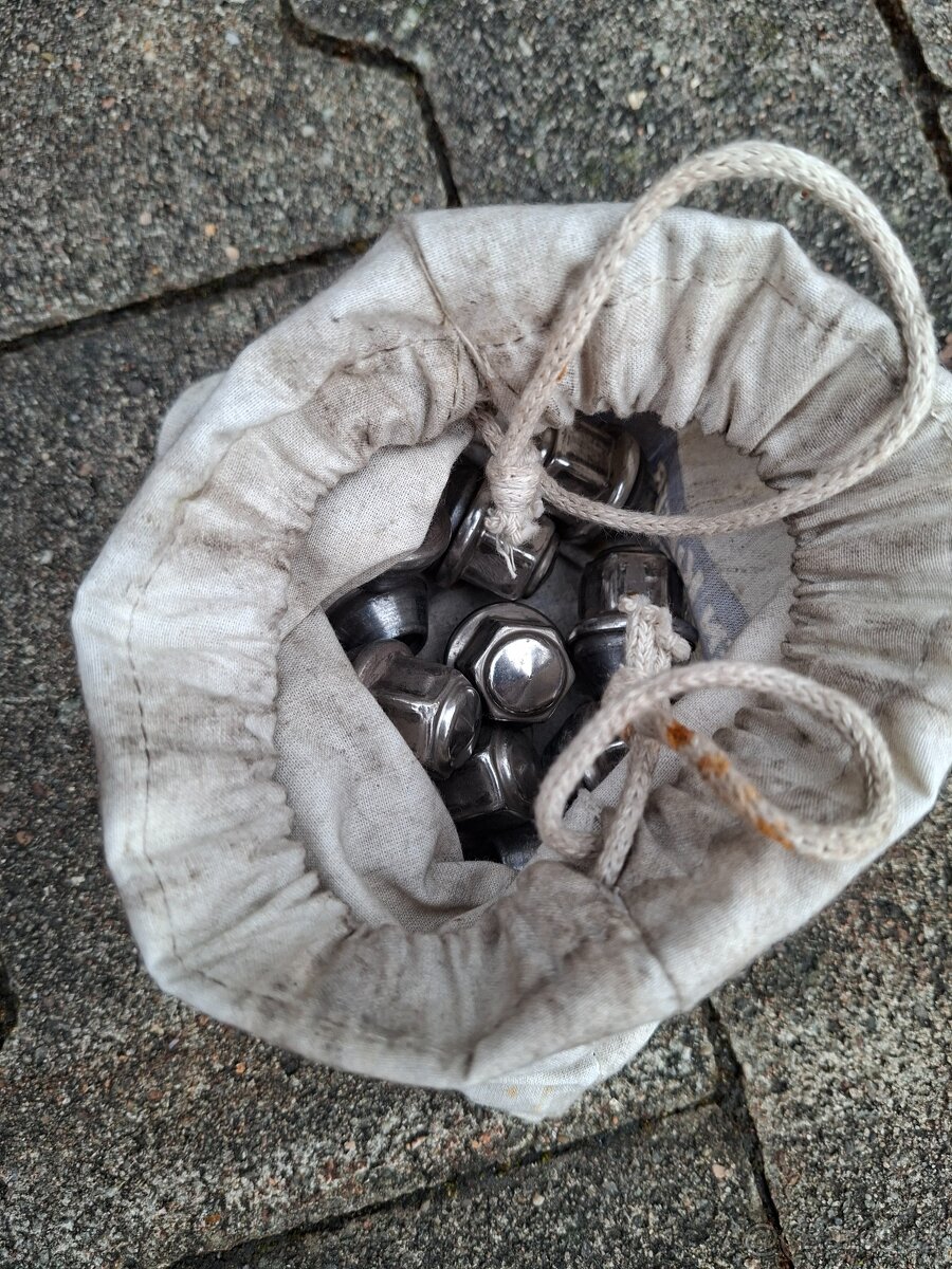 Alu kola 17" orig Ford + sada matek - 7