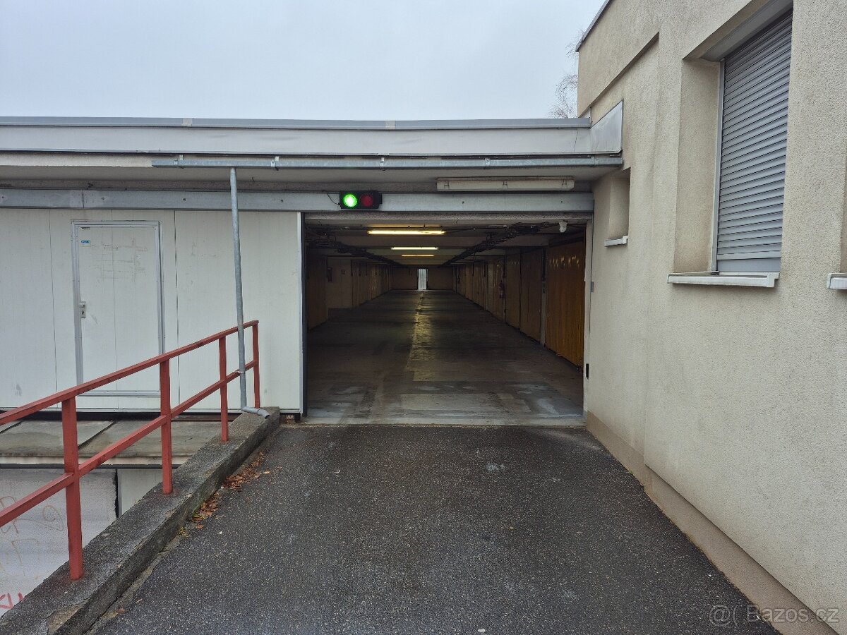 Garáž Praha - sídliště Řepy - ul. Na Chobotě - 7