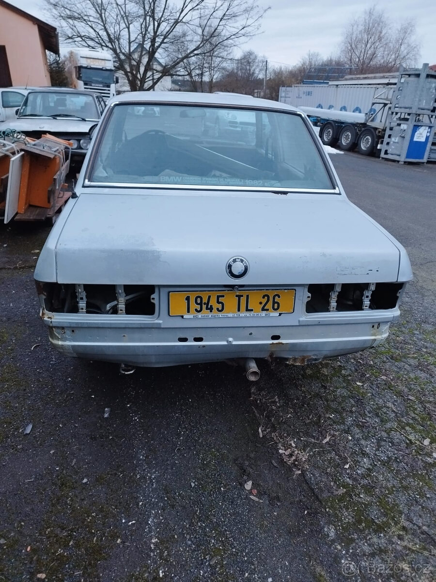 BMW E 28 525e - sleva - 7