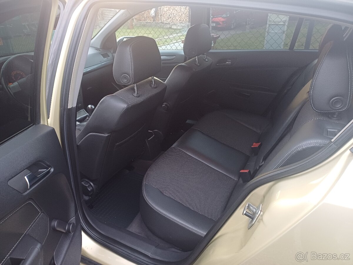 Benzínová Opel Astra 1.6 16V Twinport - 7